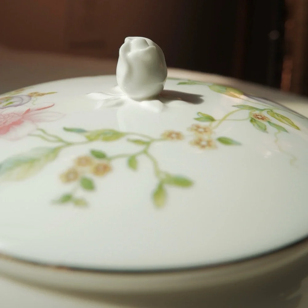 Wedgwood Sweet‎ Plum Collection Trinket Box 4” Round Bone China Discontinued
